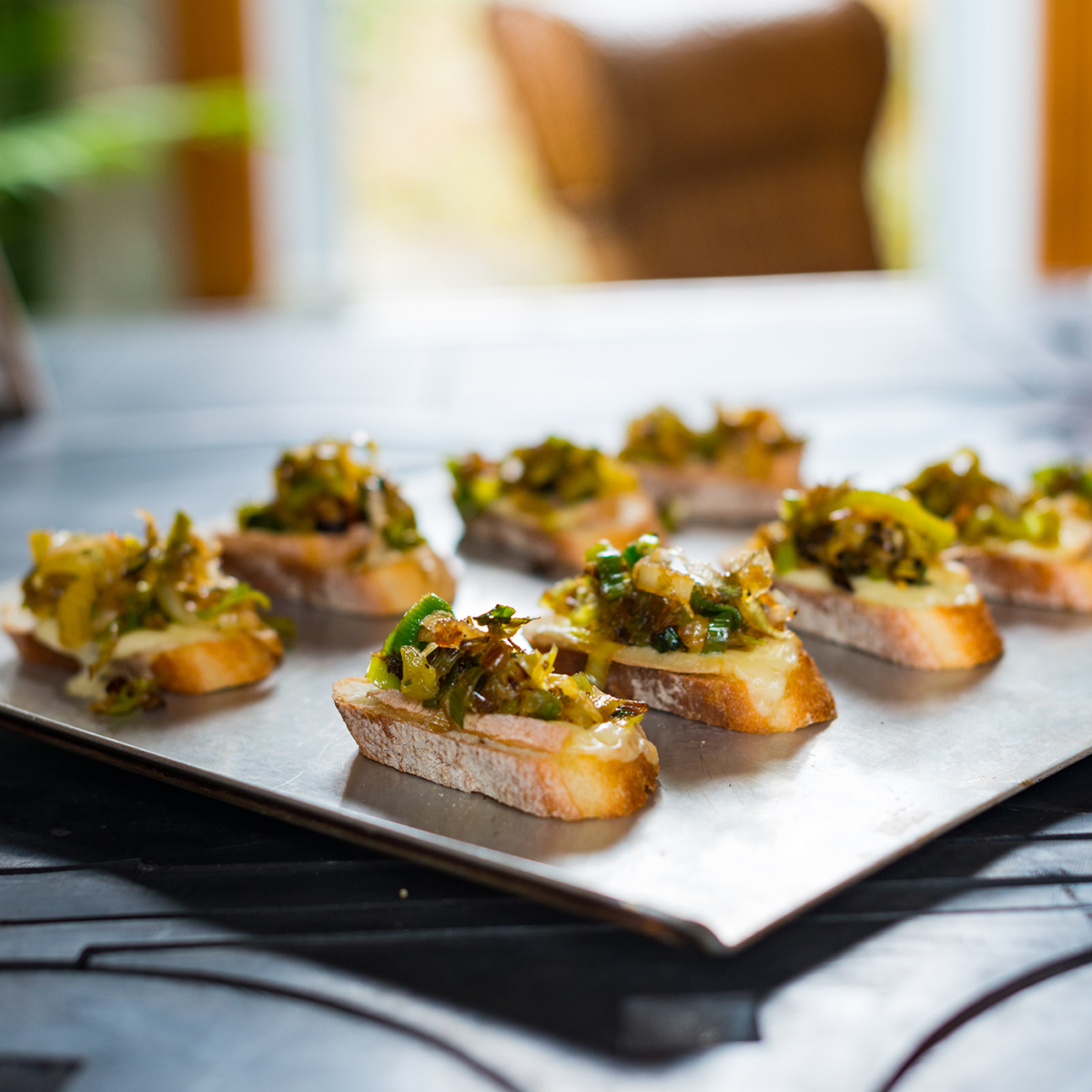 Saint-Paulin toasts with maple-caramelized leeks | Appetizer