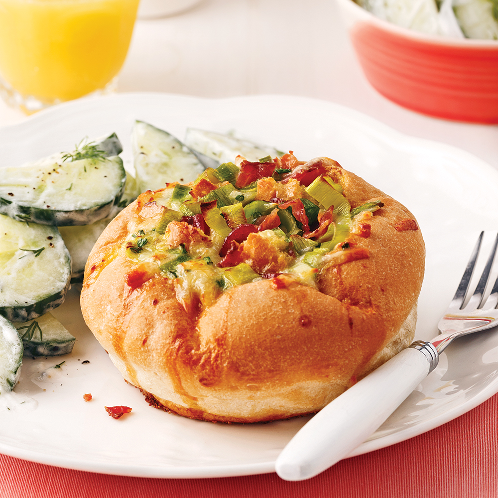 Eggs, bacon, leeks and cheddar bread | Bread recipe