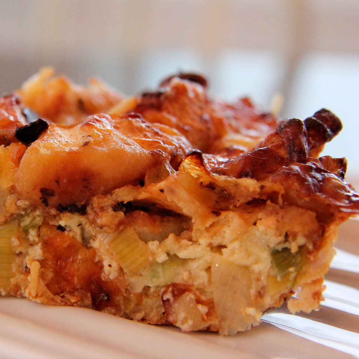 Gluten-free apples, leeks and gruyère pie | Omelettes and quiches recipe