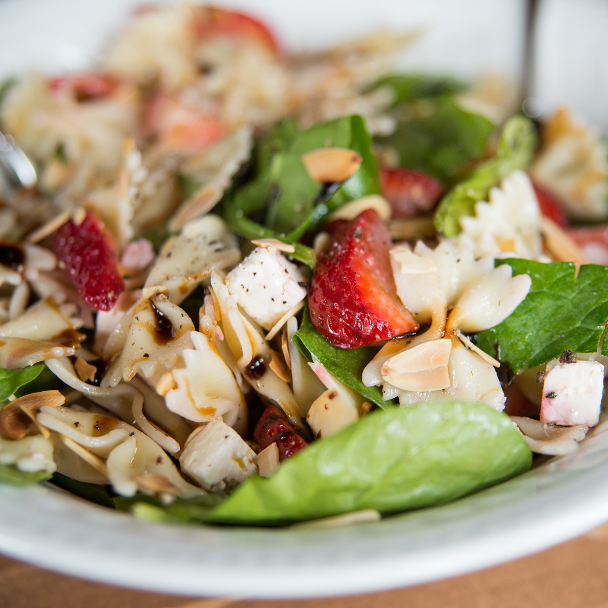 Pasta salad with leeks and strawberries | Pasta salad recipe