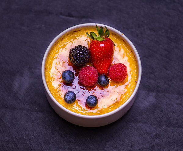 Crème brûlée aux fruits, dessert facile à faire à la maison