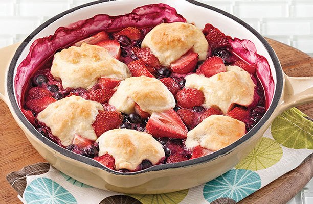 Gâteau-pouding aux petits fruits pour servir en guise de dessert à Noël