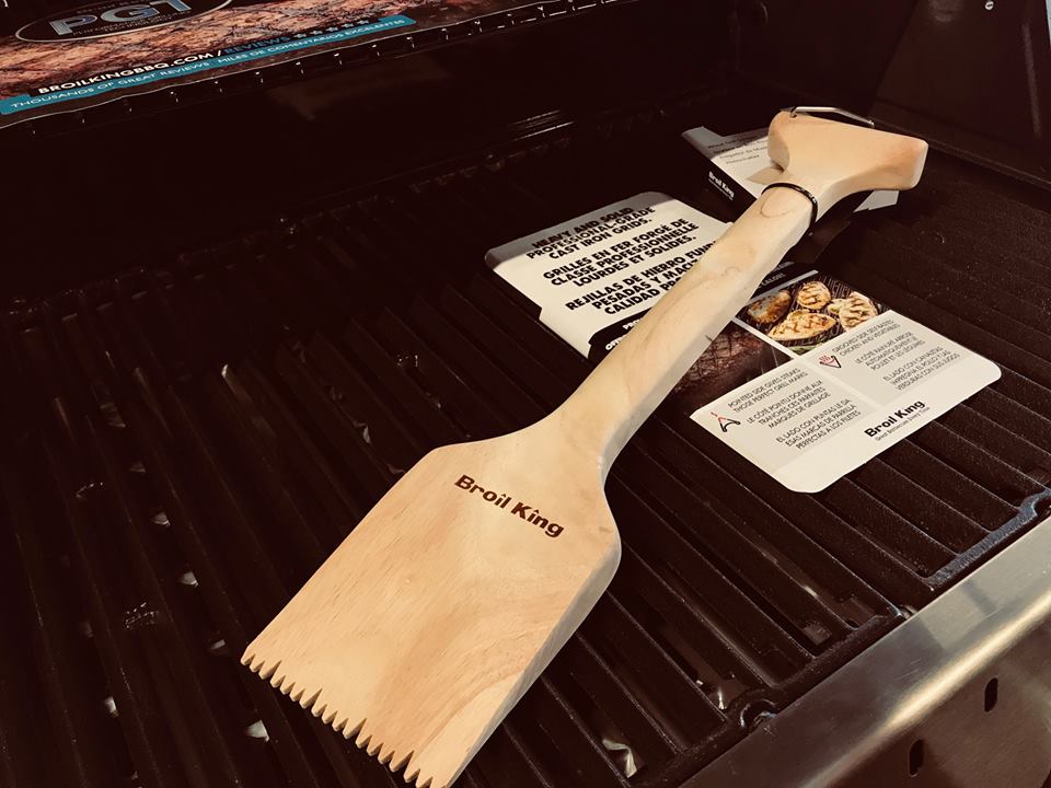 Grattoir en bois Broil King pour nettoyer les grilles du BBQ