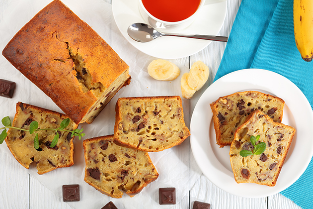 Pain aux bananes avec morceaux de chocolat