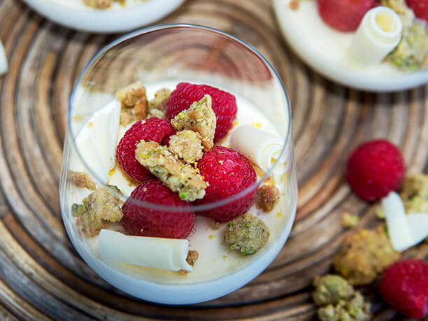 Panna cotta à la framboise faite avec des framboises du Québec