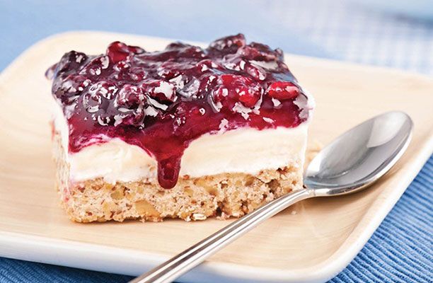 Pavé aux bleuets style gâteau au fromage pour servir en dessert à Noël