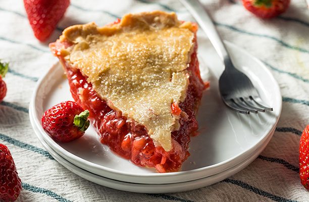 Recette de dessert de Noël : une tarte aux fraises avec un pâte croustillante et dorée