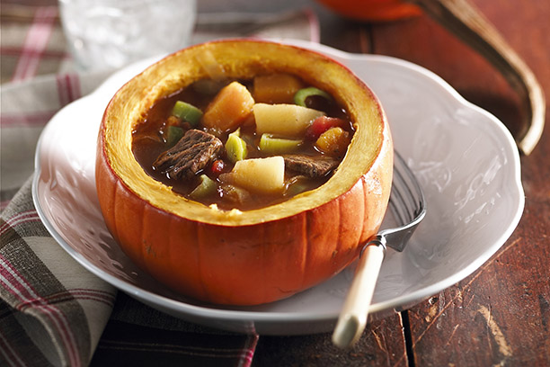 Recette de pot-au-feu de citrouille et poireaux dans une citrouille