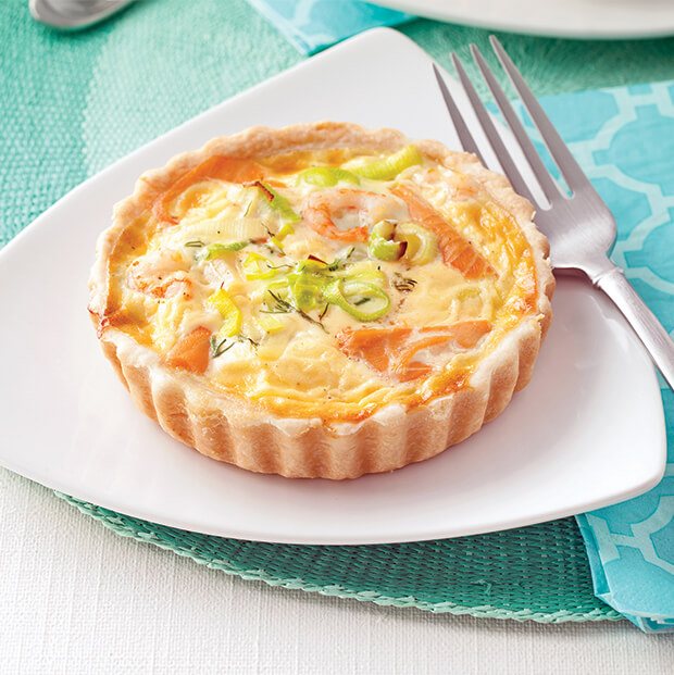 Tartelettes aux crevettes nordiques et à la truite fumée, idéales pour le brunch