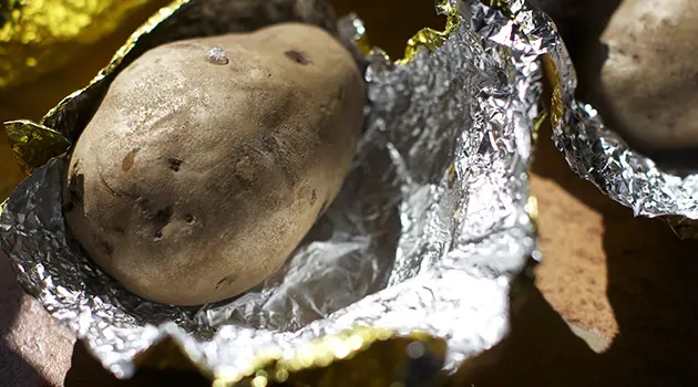 Bread, pastas, and potatoes makes us gain weight : myth or reality?