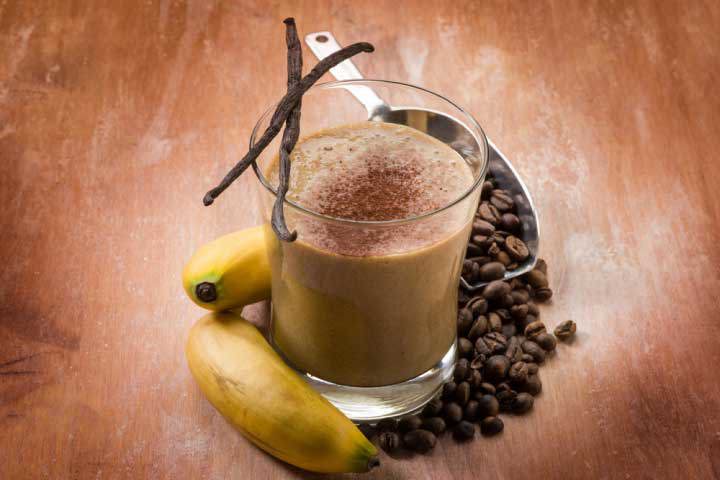 Smoothie banane, lait, café et sirop d'érable