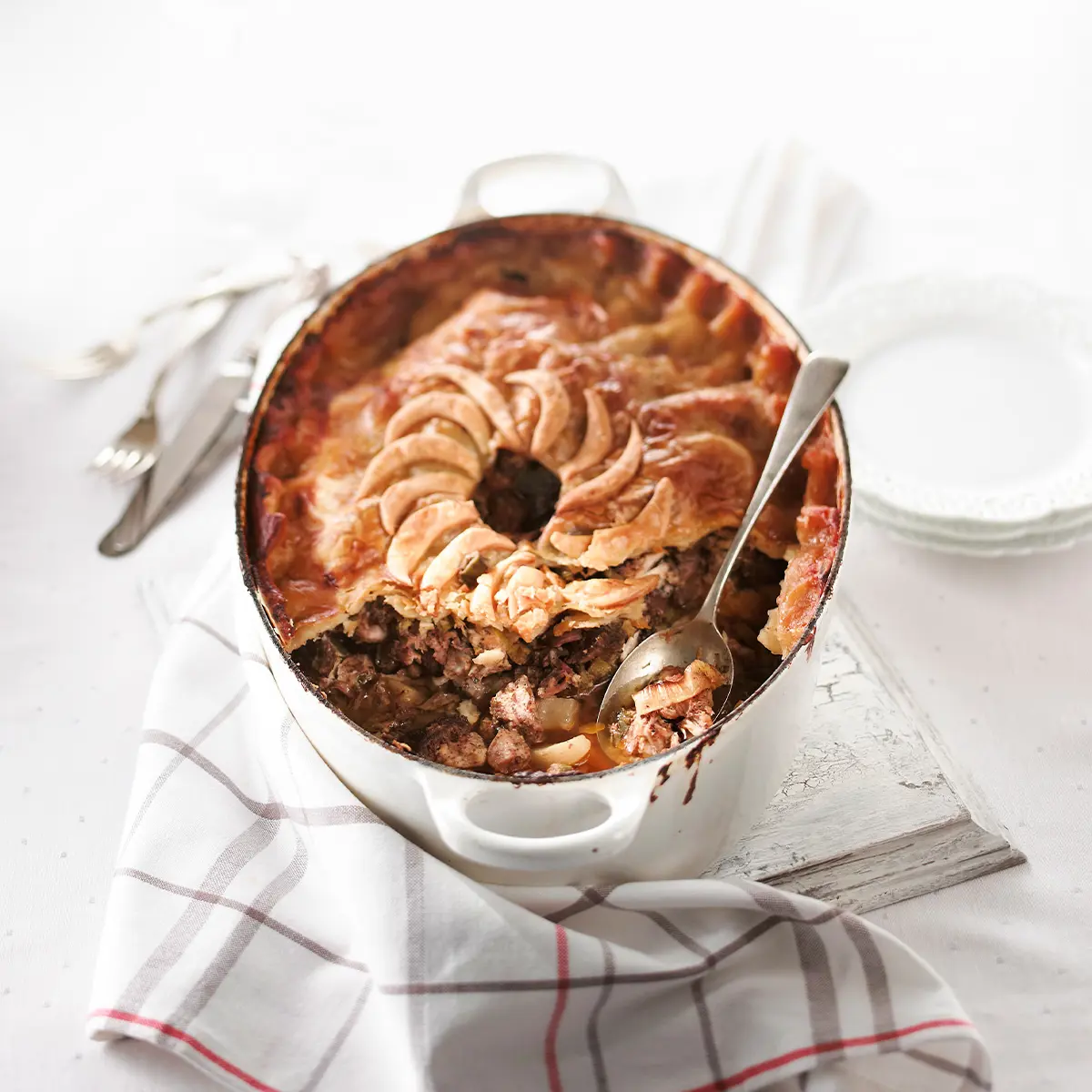 Christmas cipâte with leeks