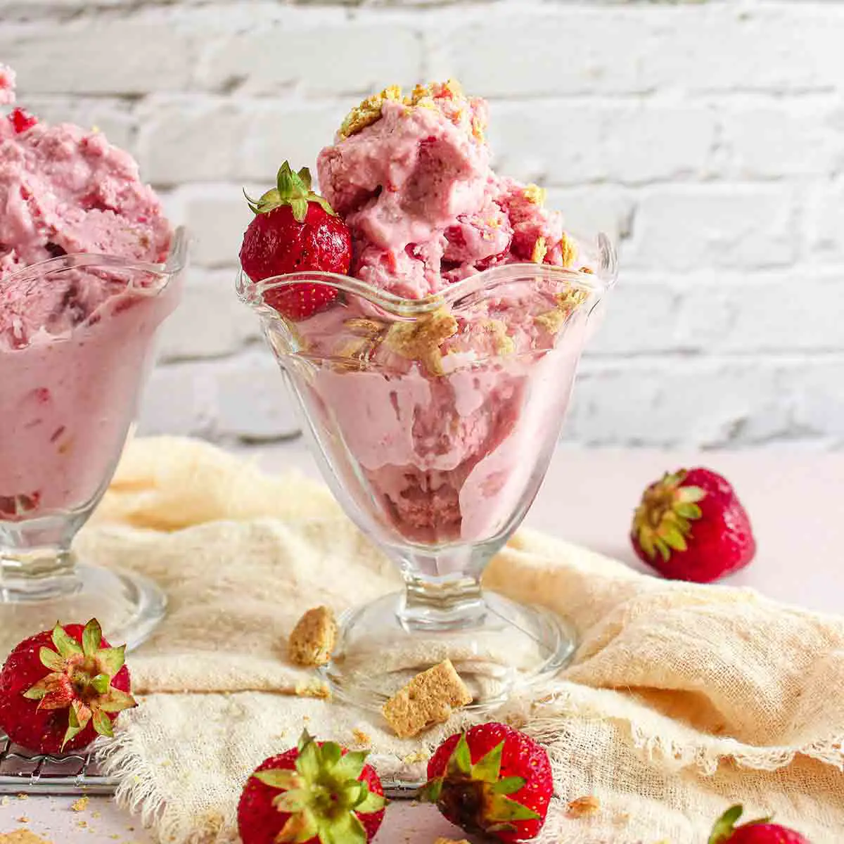 Strawberry cheesecake ice cream