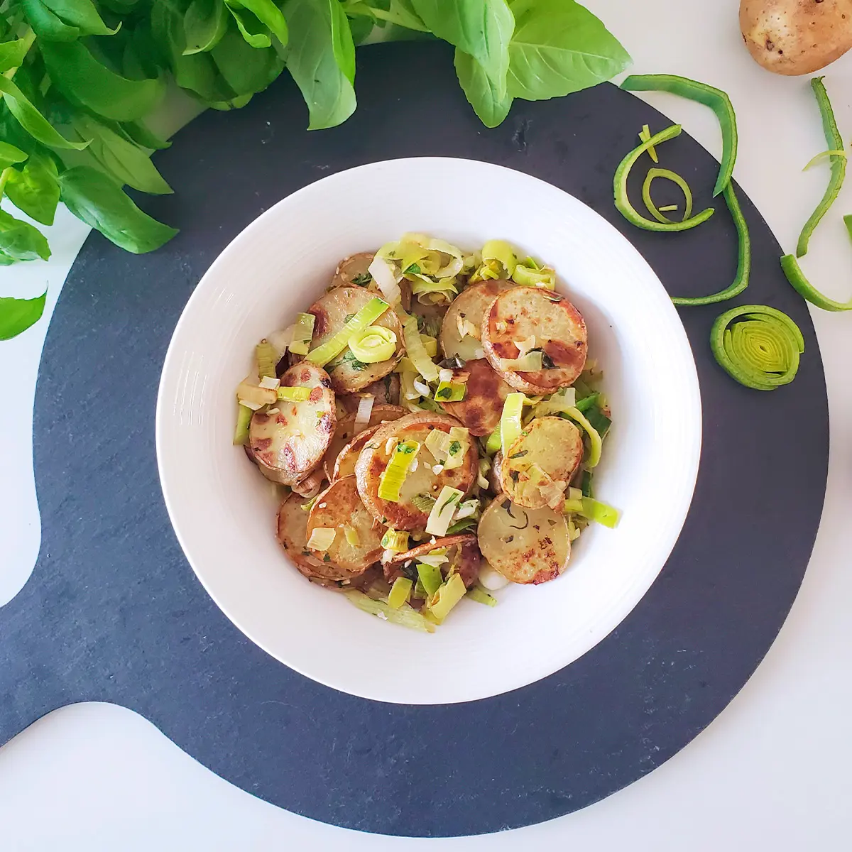 Sautéed potatoes with leeks